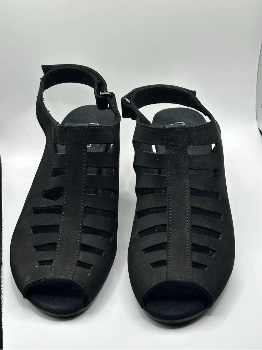 MUNRO  Black Suede Cut-out Slingback Block Heel Sandals Size US8.5N 
38.5EU Used